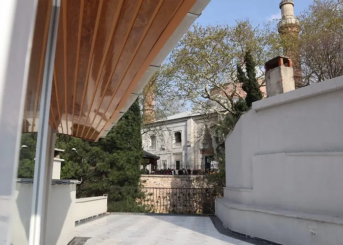 Cozy 2 Bedroom Near Green Mosque