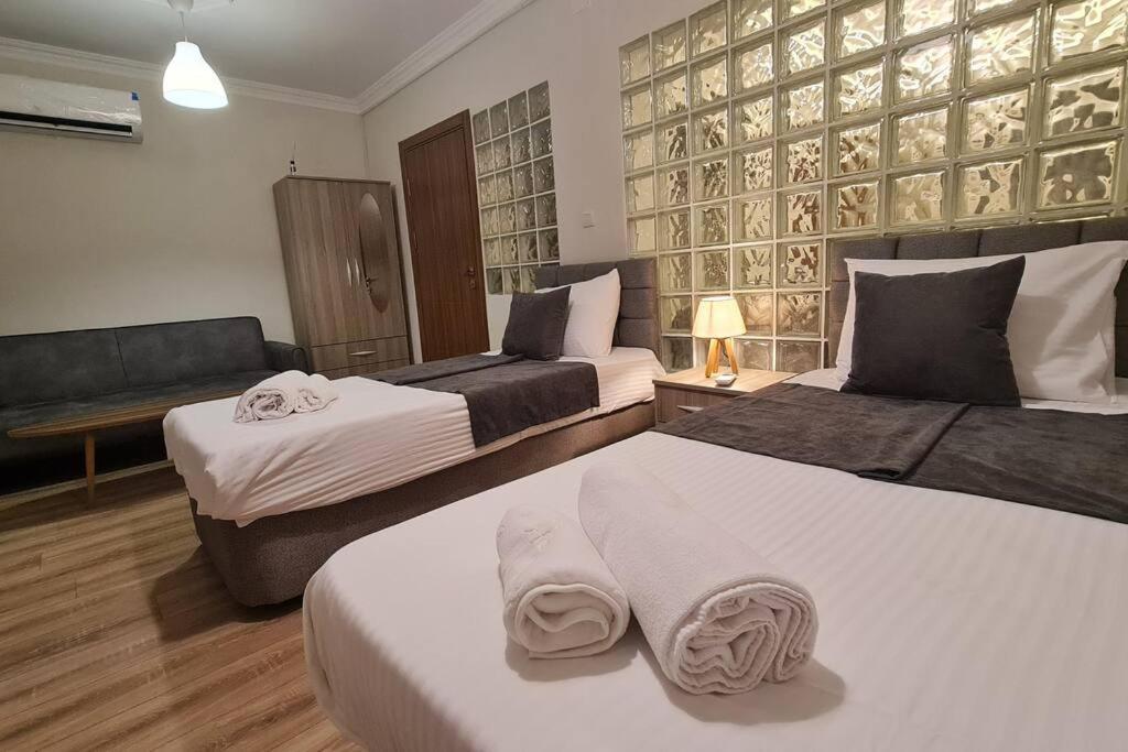 Cozy 2 Bedroom Near Mosque Apartment *
