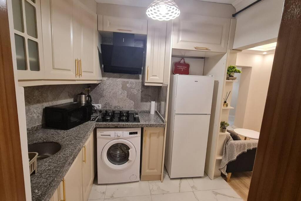 Cozy 2 Bedroom Near Mosque Apartment *