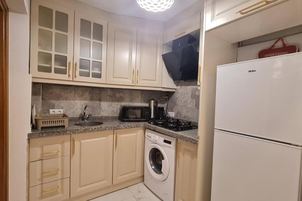 Cozy 2 Bedroom Near Mosque Apartment
