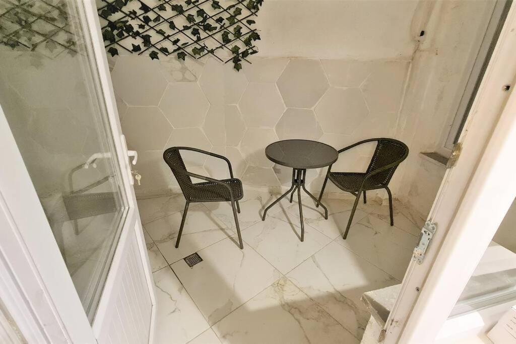 Apartment Cozy 2 Bedroom Near Mosque